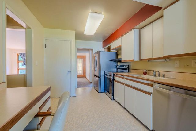 2506 W Whitaker AVENUE, Milwaukee, WI 53221