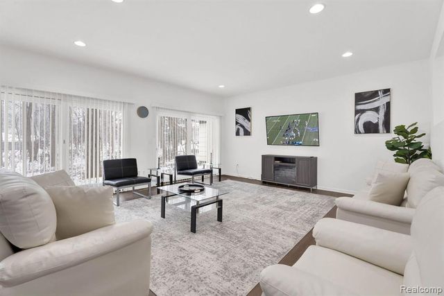 6060 Franklin Road, Bloomfield Hills, MI 48301