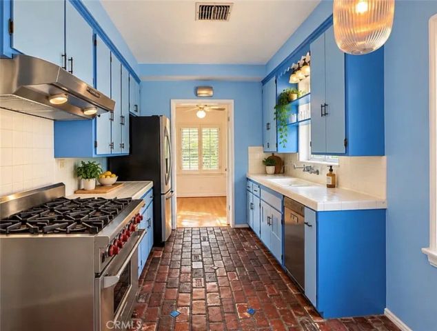 6548 Colbath, Van Nuys, CA 91401