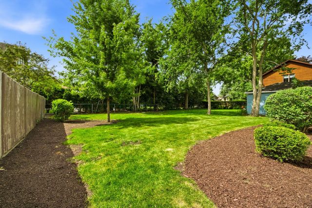 1562 Harding Road, Northfield, IL 60093