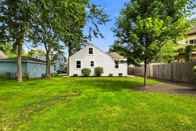1562 Harding Road, Northfield, IL 60093