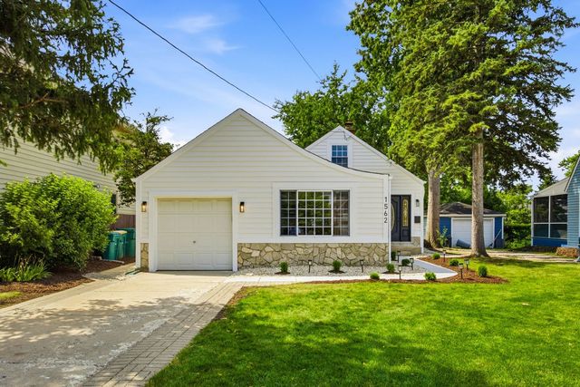 1562 Harding Road, Northfield, IL 60093