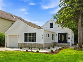 1562 Harding Road, Northfield, IL 60093