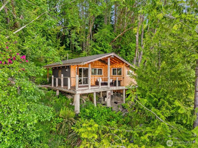 9524 Maple Beach Lane NW, Olympia, WA 98502