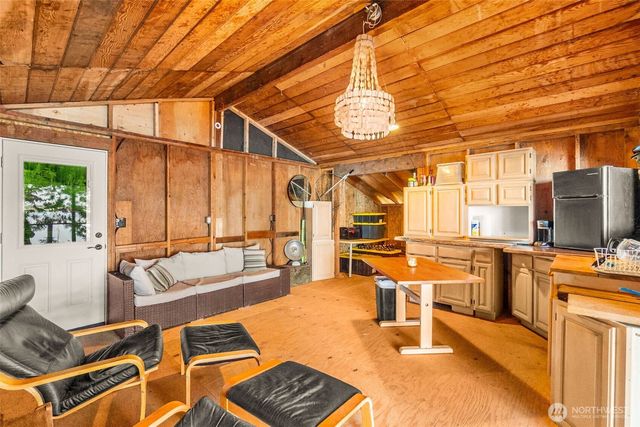 9524 Maple Beach Lane NW, Olympia, WA 98502
