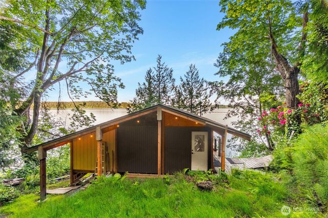 9524 Maple Beach Lane NW, Olympia, WA 98502