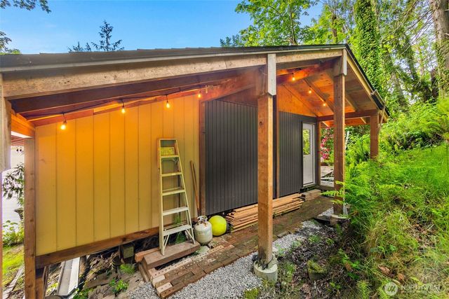 9524 Maple Beach Lane NW, Olympia, WA 98502