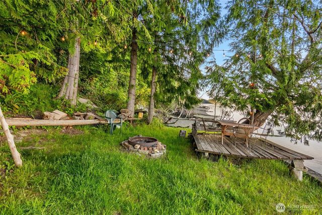 9524 Maple Beach Lane NW, Olympia, WA 98502