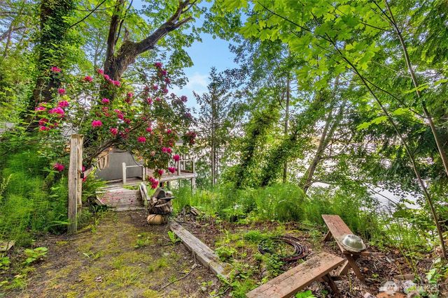 9524 Maple Beach Lane NW, Olympia, WA 98502