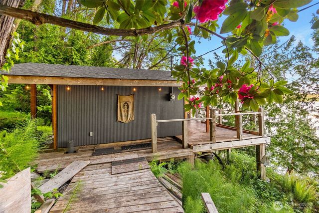 9524 Maple Beach Lane NW, Olympia, WA 98502
