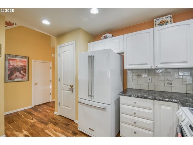 1620 Ne GLISAN St, Portland, OR 97232