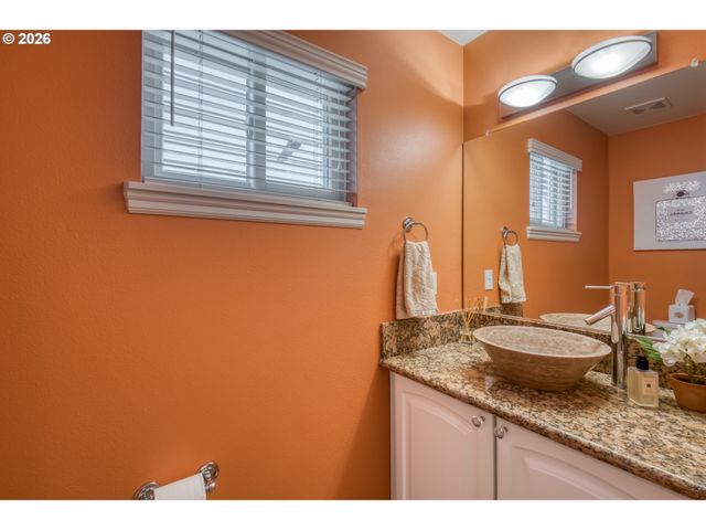 1620 Ne GLISAN St, Portland, OR 97232