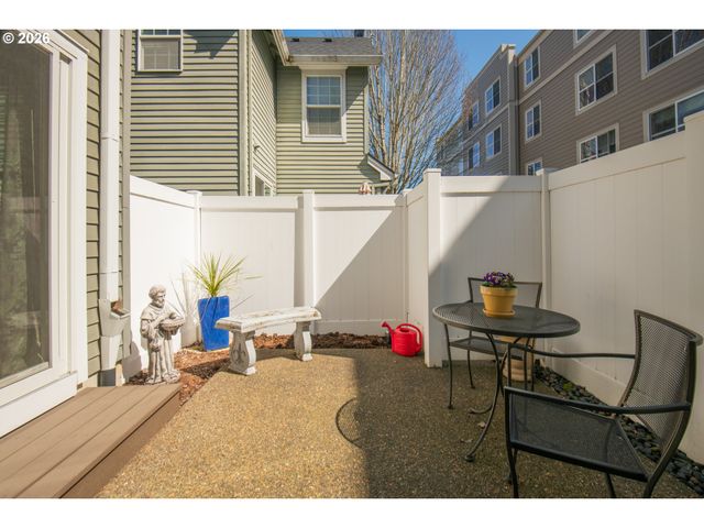 1620 Ne GLISAN St, Portland, OR 97232