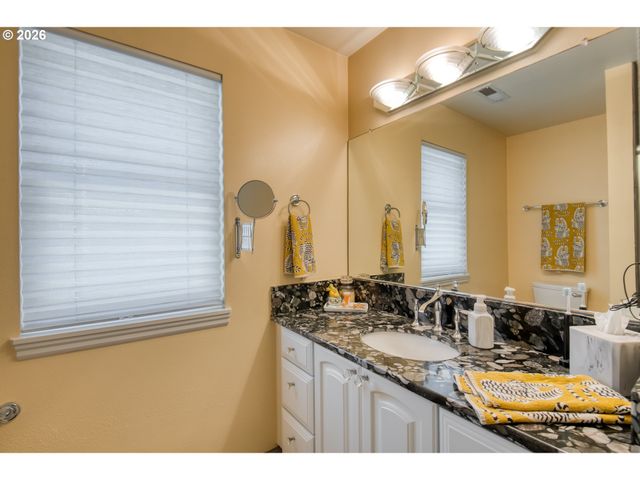 1620 Ne GLISAN St, Portland, OR 97232