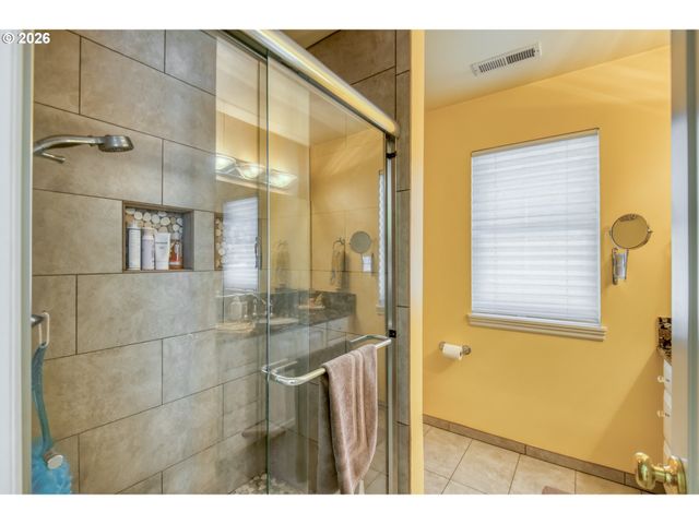 1620 Ne GLISAN St, Portland, OR 97232