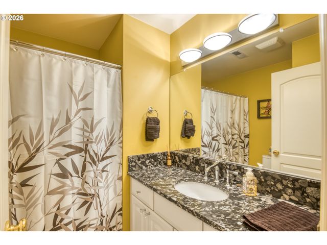 1620 Ne GLISAN St, Portland, OR 97232