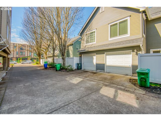 1620 Ne GLISAN St, Portland, OR 97232