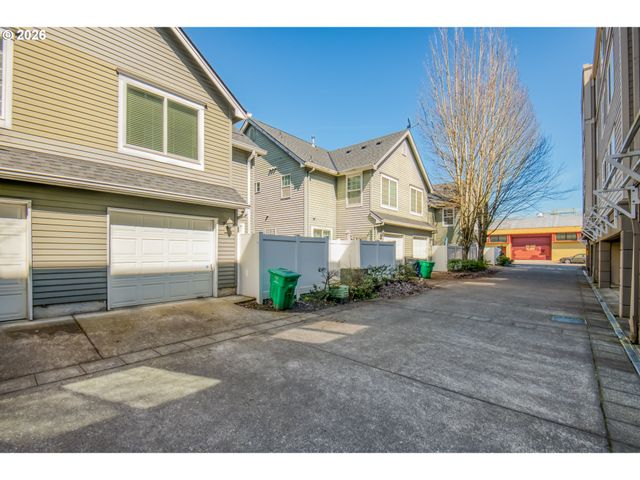 1620 Ne GLISAN St, Portland, OR 97232