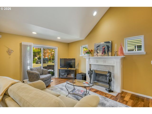 1620 Ne GLISAN St, Portland, OR 97232