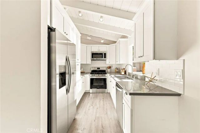 8518 Walnut, Los Angeles, CA 90046