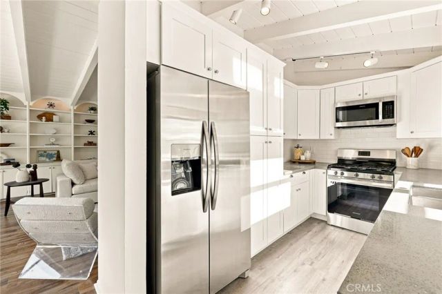 8518 Walnut, Los Angeles, CA 90046