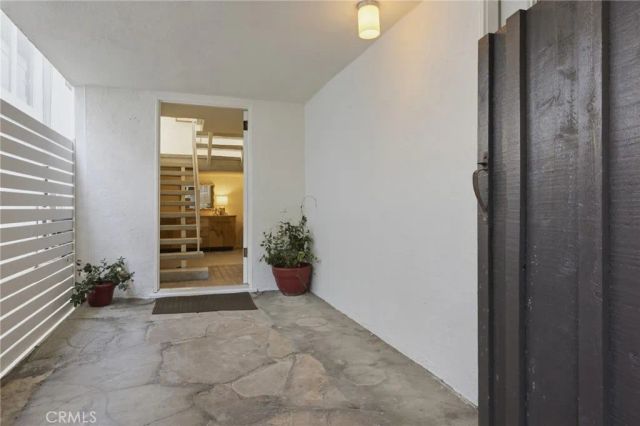 8518 Walnut, Los Angeles, CA 90046