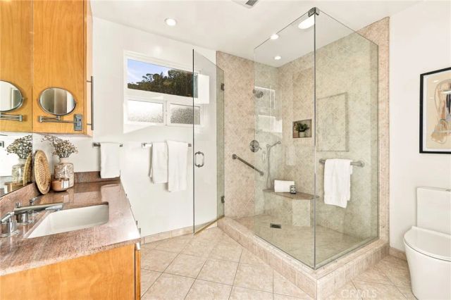 8518 Walnut, Los Angeles, CA 90046