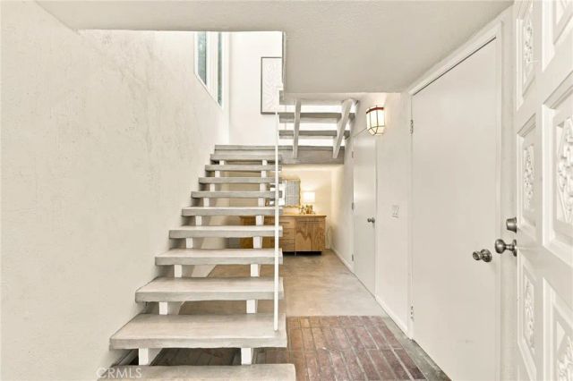 8518 Walnut, Los Angeles, CA 90046