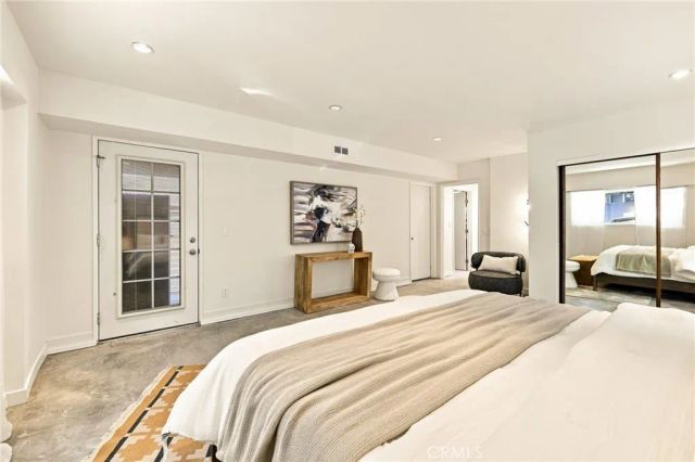 8518 Walnut, Los Angeles, CA 90046