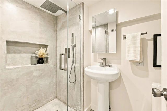 8518 Walnut, Los Angeles, CA 90046
