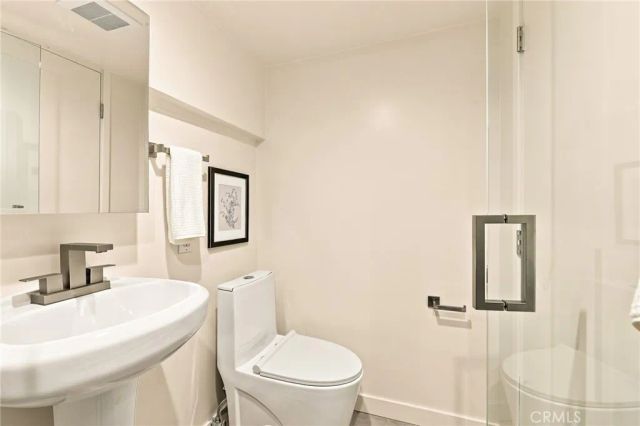 8518 Walnut, Los Angeles, CA 90046