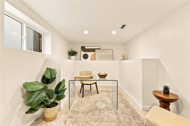8518 Walnut, Los Angeles, CA 90046
