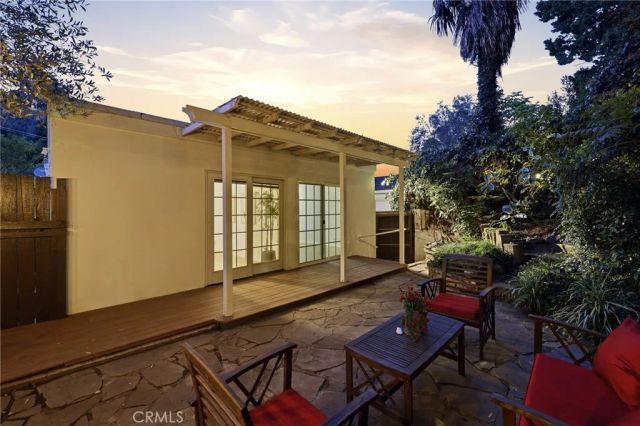 8518 Walnut, Los Angeles, CA 90046