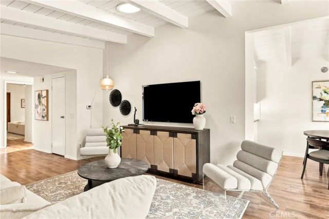 8518 Walnut, Los Angeles, CA 90046