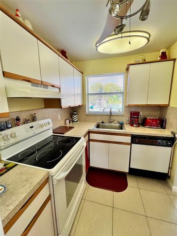 8880 Sunrise Lakes Blvd 209, Sunrise, FL 33322