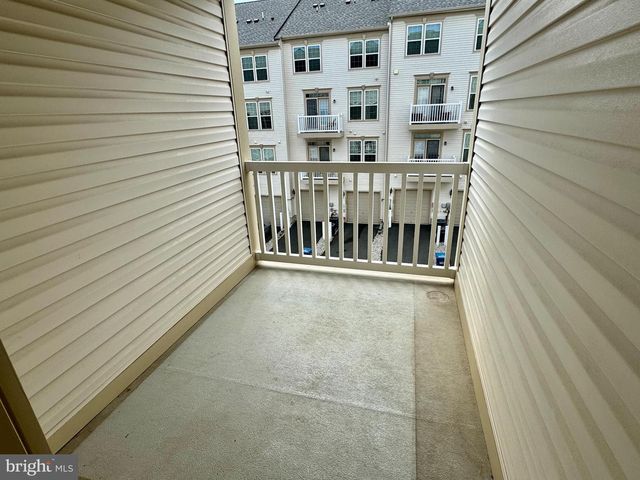 7536 BRUNSON CIR, Gainesville, VA 20155