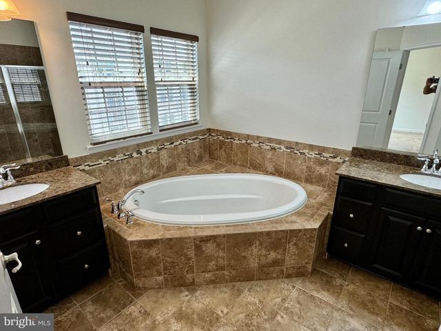7536 BRUNSON CIR, Gainesville, VA 20155