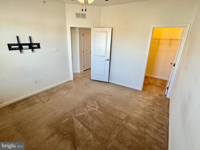 7536 BRUNSON CIR, Gainesville, VA 20155