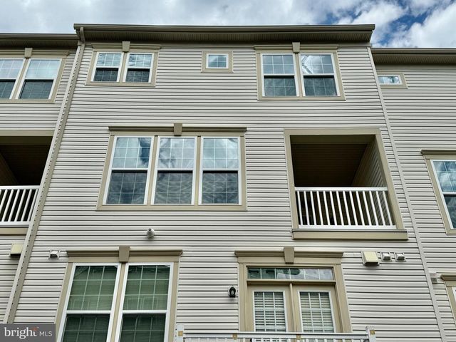 7536 BRUNSON CIR, Gainesville, VA 20155