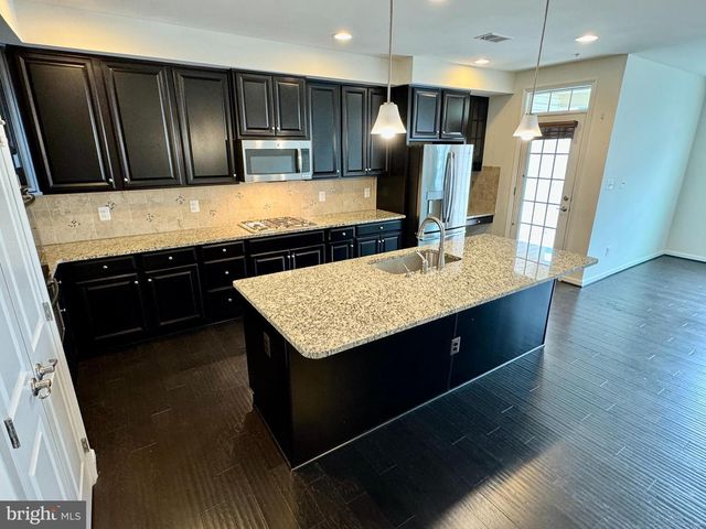 7536 BRUNSON CIR, Gainesville, VA 20155