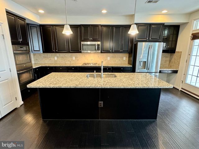 7536 BRUNSON CIR, Gainesville, VA 20155