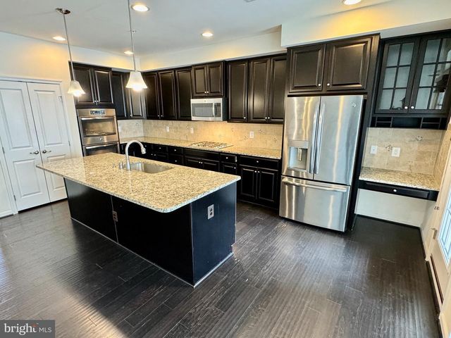 7536 BRUNSON CIR, Gainesville, VA 20155