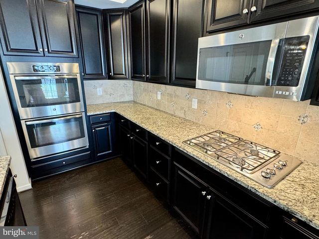 7536 BRUNSON CIR, Gainesville, VA 20155