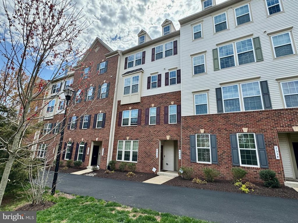 7536 BRUNSON CIR, Gainesville, VA 20155