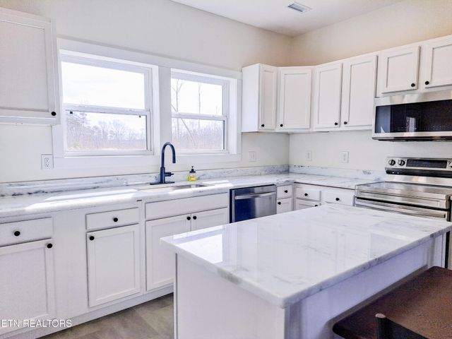 4907 Newton Rd, Crossville, TN 38572