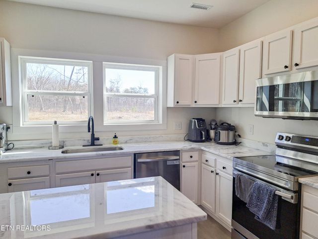 4907 Newton Rd, Crossville, TN 38572