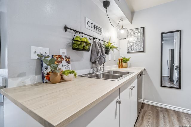 8038 Broadway Apt 225L, San Antonio, TX 78209