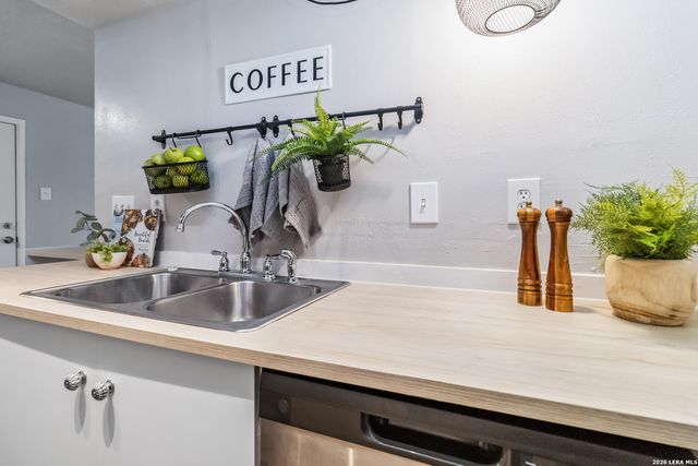 8038 Broadway Apt 225L, San Antonio, TX 78209