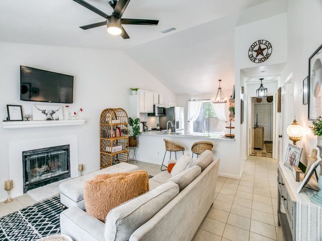 4612 Waterway Drive N, Fort Worth, TX 76137