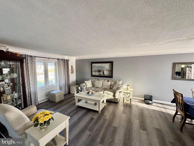 38 COVINGTON DR, Shrewsbury, PA 17361